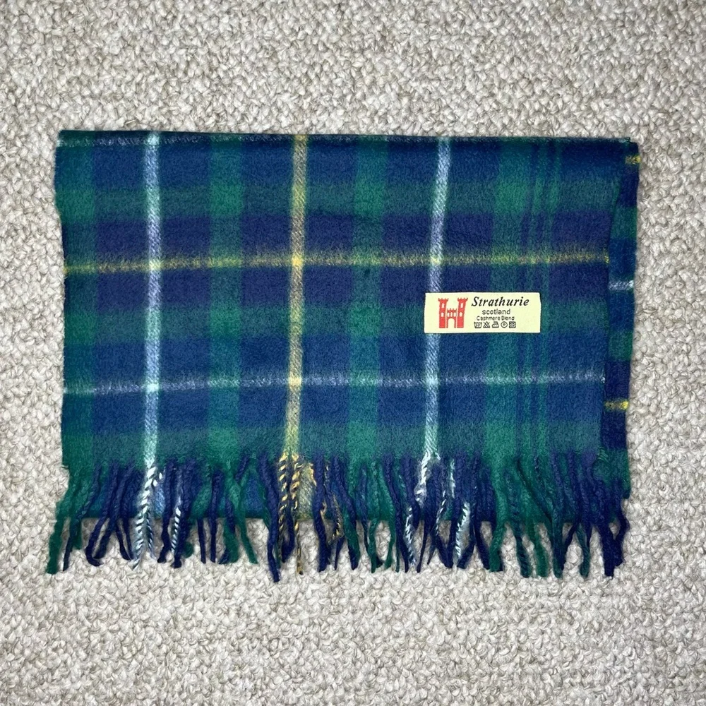 Strathurie cashmere scarf